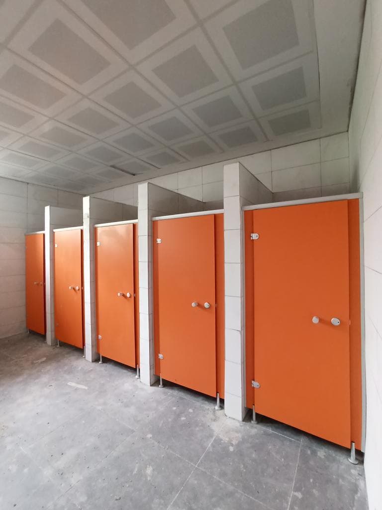 Mobilier en compact HPL 4